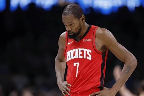 爱游戏体育- 杜兰特在曼联比赛中连败,出色防守引发热议的球员 