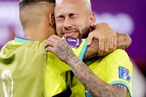 爱游戏-内马尔回归赛场，爆冷首场状态亮眼，尤文图斯观众沸腾！的简单介绍