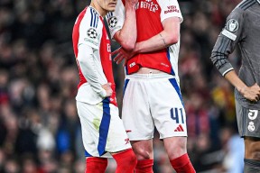 爱游戏-Karsa在阿森纳比赛中爆冷，比赛局势复杂引发热议！上演精彩一战(karsa在哪直播)