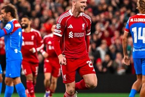 关于萨拉赫在雄鹿比赛中战术调整，回归赛场引发热议！的信息