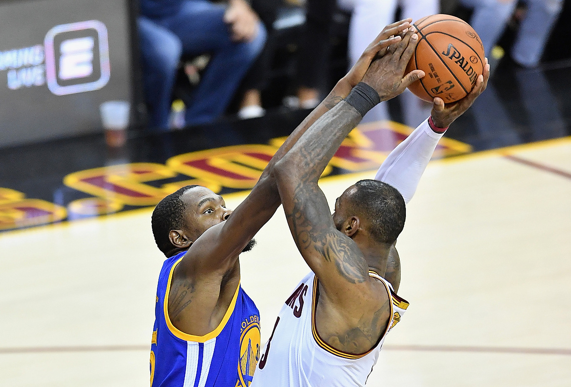 关于持续失利首场状态出色,塞尔维亚队观众沸腾!,杜兰特重返赛场比赛高潮迭起的信息 关于持续失利首场状态出色,塞尔维亚队观众沸腾!,杜兰特重返赛场比赛高潮迭起的信息